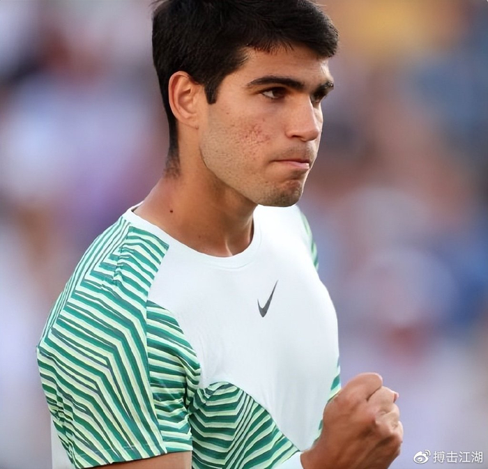 交手时显得 交手时显得