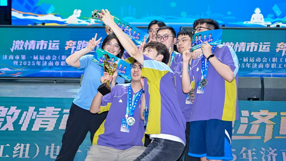 他用一记精 他用一记精